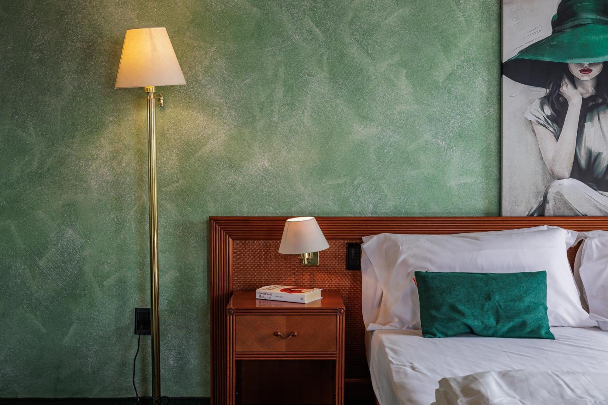 Grotta Hotel 3*